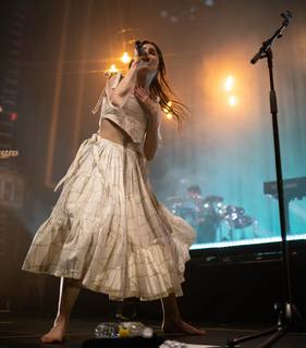 Dodie Clark feet photo thumbnail