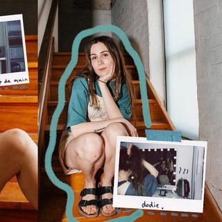 Dodie Clark feet photo thumbnail