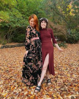 Dodie Clark feet photo thumbnail