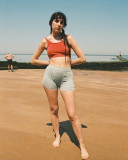 Dodie Clark feet photo thumbnail