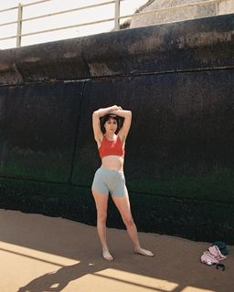 Dodie Clark feet photo thumbnail