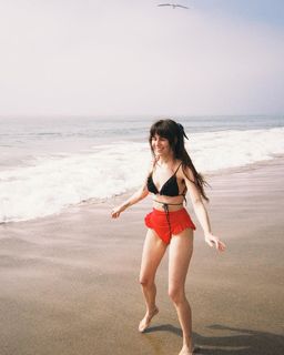 Dodie Clark feet photo thumbnail