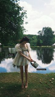 Dodie Clark feet photo thumbnail