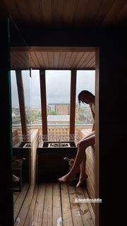 Dodie Clark feet photo thumbnail