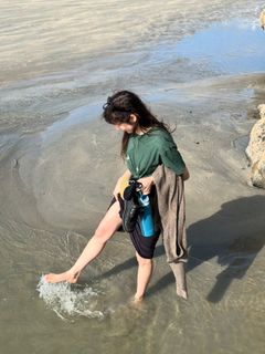 Dodie Clark feet photo thumbnail