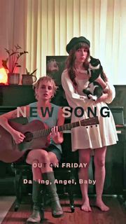 Dodie Clark feet photo thumbnail