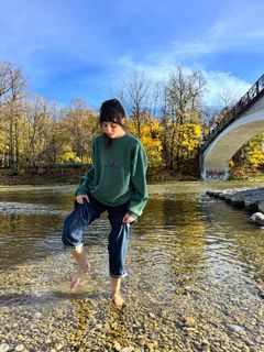 Dodie Clark feet photo thumbnail