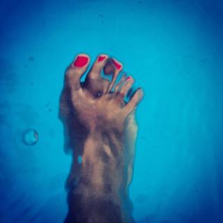 Doga Rutkay feet photo thumbnail