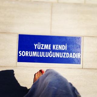 Doga Rutkay feet photo thumbnail