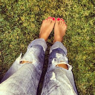 Doga Rutkay feet photo thumbnail