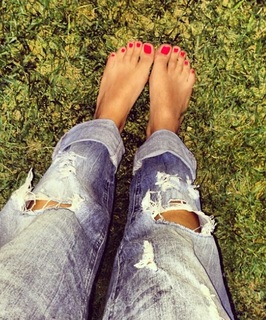 Doga Rutkay feet photo thumbnail