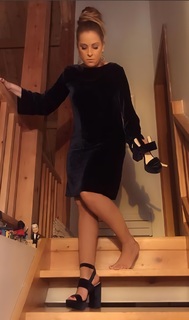 Doga Rutkay feet photo thumbnail