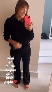 Doga Rutkay feet photo thumbnail