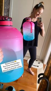 Doga Rutkay feet photo thumbnail