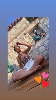 Doga Rutkay feet photo thumbnail
