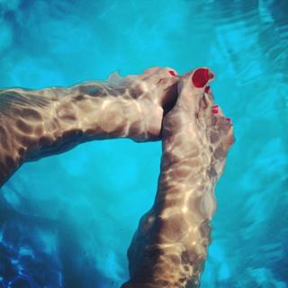 Doga Rutkay feet photo thumbnail