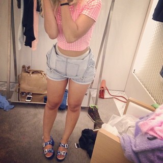 Doja Cat feet photo thumbnail