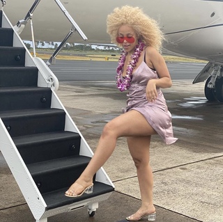 Doja Cat feet photo thumbnail