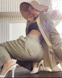 Doja Cat feet photo thumbnail
