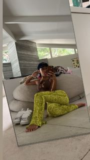 Doja Cat feet photo thumbnail