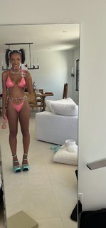 Doja Cat feet photo thumbnail