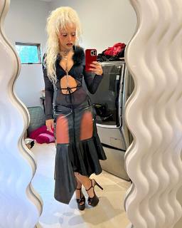 Doja Cat feet photo thumbnail
