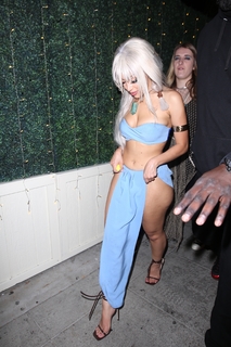 Doja Cat feet photo thumbnail