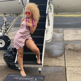 Doja Cat feet photo thumbnail