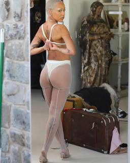 Doja Cat feet photo thumbnail