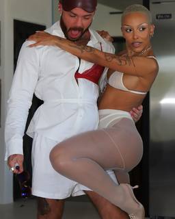 Doja Cat feet photo thumbnail