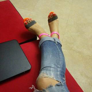 Dolli Shahin feet photo thumbnail