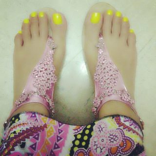 Dolli Shahin feet photo thumbnail