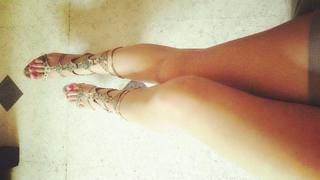 Dolli Shahin feet photo thumbnail