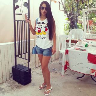 Dolli Shahin feet photo thumbnail