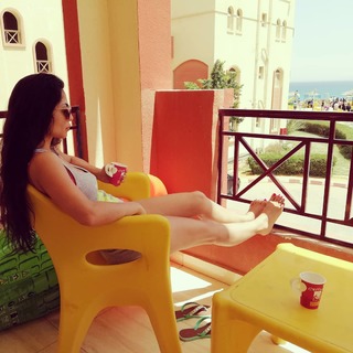 Dolli Shahin feet photo thumbnail