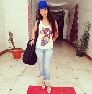 Dolli Shahin feet photo thumbnail