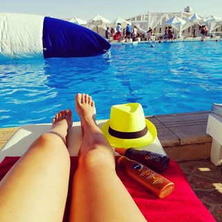 Dolli Shahin feet photo thumbnail