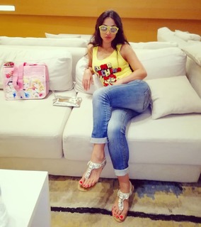 Dolli Shahin feet photo thumbnail