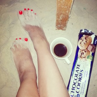 Dolli Shahin feet photo thumbnail
