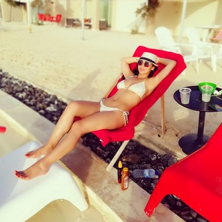 Dolli Shahin feet photo thumbnail