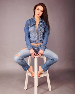 Dolli Shahin feet photo thumbnail