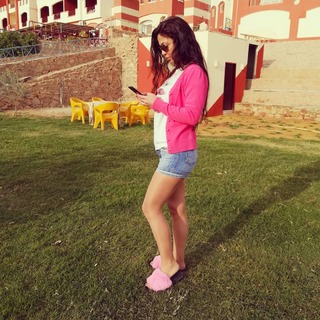 Dolli Shahin feet photo thumbnail