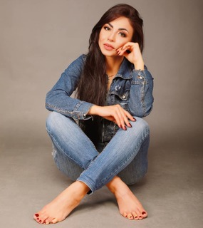 Dolli Shahin feet photo thumbnail