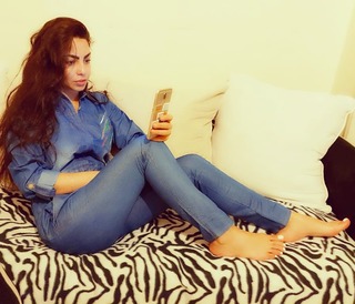 Dolli Shahin feet photo thumbnail