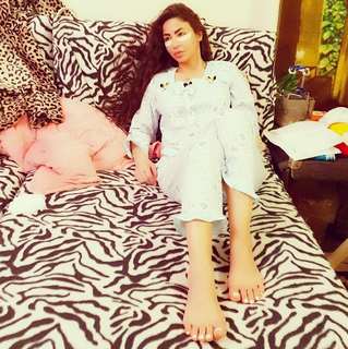 Dolli Shahin feet photo thumbnail