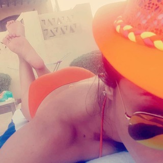 Dolli Shahin feet photo thumbnail
