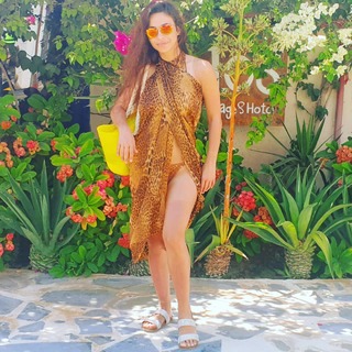 Dolli Shahin feet photo thumbnail