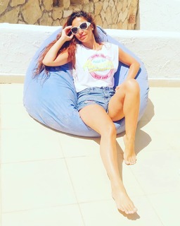 Dolli Shahin feet photo thumbnail