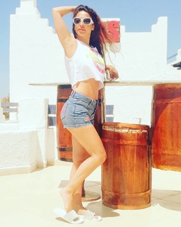 Dolli Shahin feet photo thumbnail