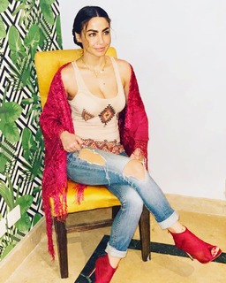 Dolli Shahin feet photo thumbnail
